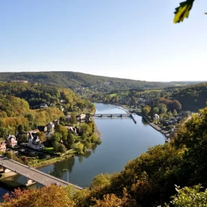 Point de vue et balade en bateau insolite dans la vallée de la Meuse